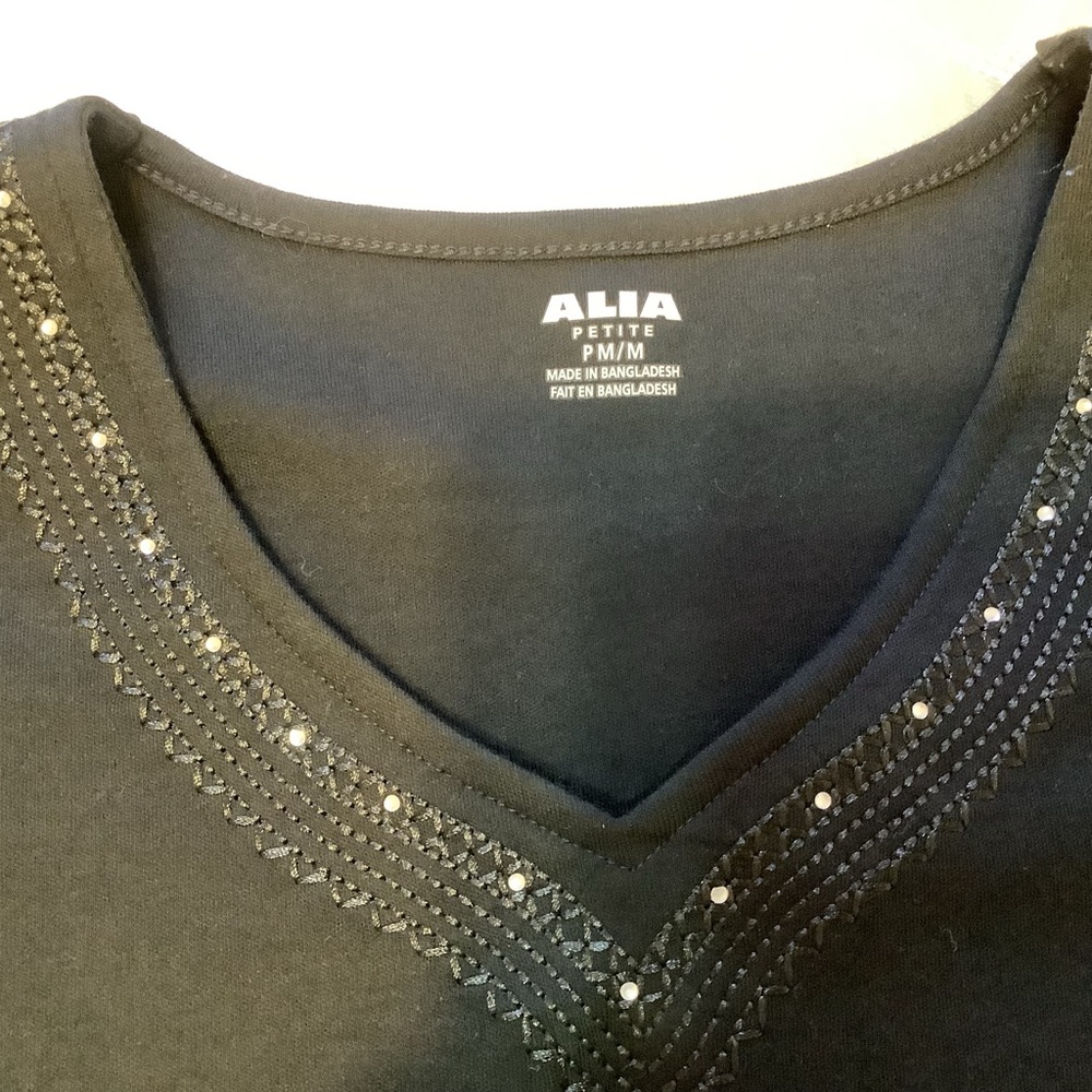 Alia Petite Top Women’s Medium V Neck Short Sleeve Rhinestones Embroidered Black - Picture 4 of 9